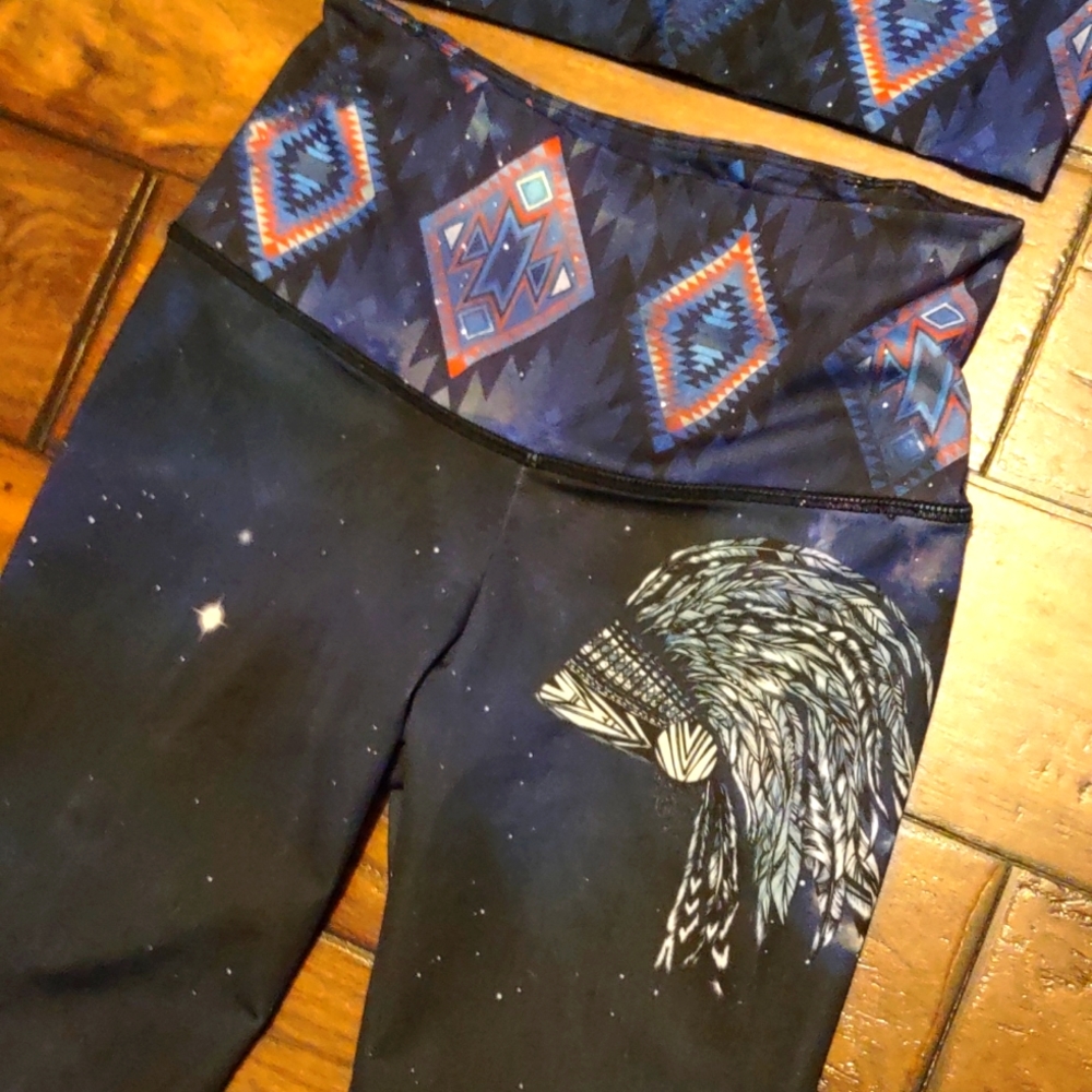 "Onzie" brand. Matching sport bra and Capri leggings. Both Size M/L. - Picture 6 of 12